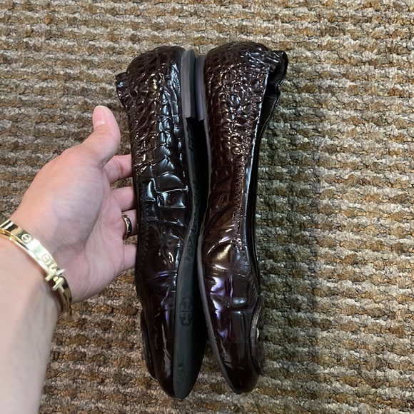 Tory Burch Reva crocs embossed patent leather flat - Picture 6 of 15